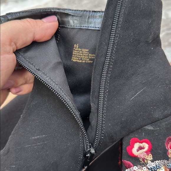 Express Black Faux Suede Embroidered Sequin Floral Bootie Sz 6.5 - Picture 6 of 6